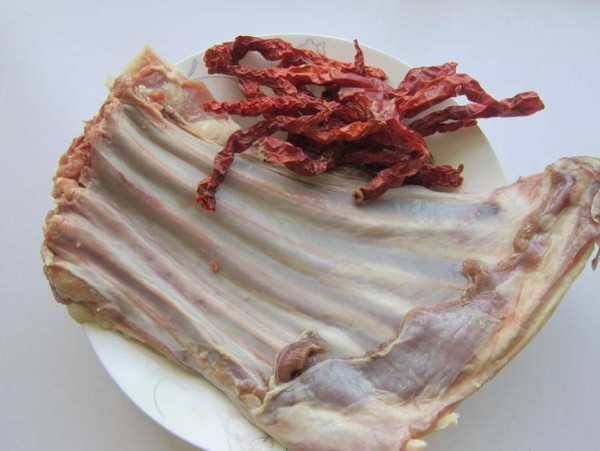 新疆大盤羊排的做法-家常味燒菜譜-易網<a href=http://www.aoa7937.com/ target=_blank class=infotextkey>健康養生</a>網 新疆大盤羊排的做法-家常味燒菜譜