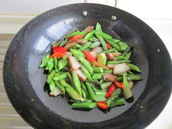 蘆筍炒肉的做法-家常味炒菜譜