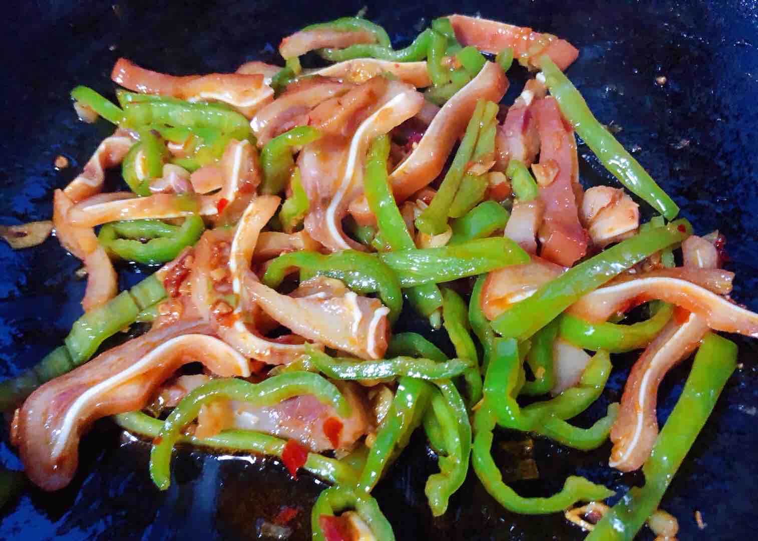 爆炒豬耳朵的做法-香辣味炒菜譜-易網(wǎng)健康養(yǎng)生網(wǎng) 爆炒豬耳朵的做法-香辣味炒菜譜