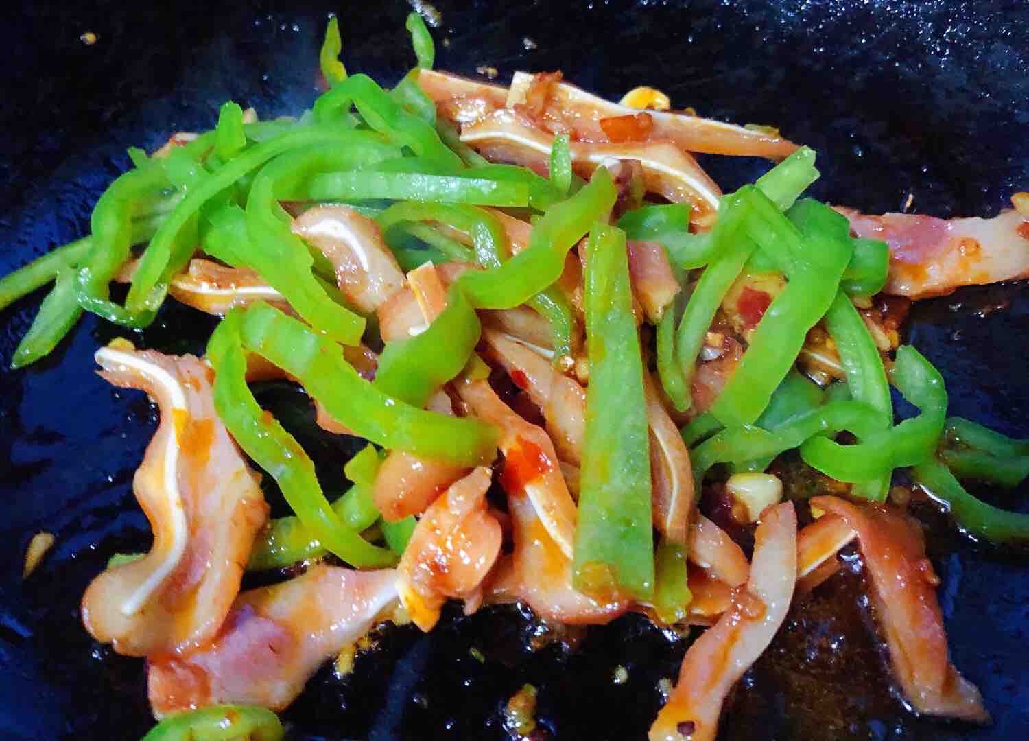 爆炒豬耳朵的做法-香辣味炒菜譜-易網(wǎng)健康養(yǎng)生網(wǎng) 爆炒豬耳朵的做法-香辣味炒菜譜