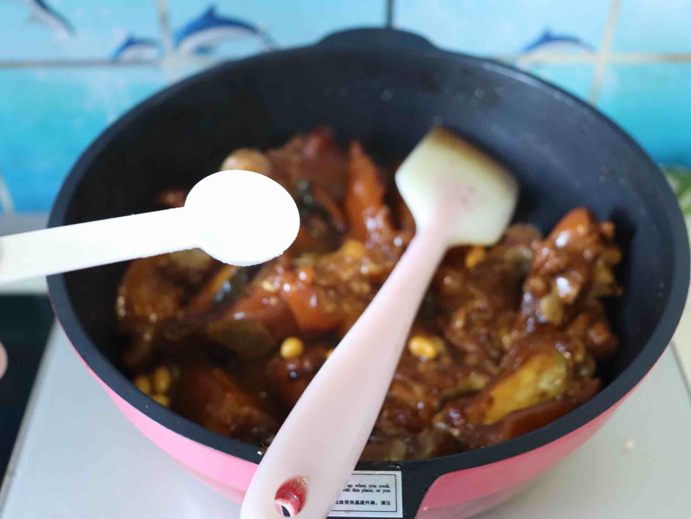 簡單易學的美味紅燒豬蹄的做法-家常味燒菜譜-易網健康養生網 簡單易學的美味紅燒豬蹄的做法-家常味燒菜譜