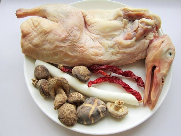 香菇燒紅嘴雁的做法-家常味燒菜譜-易網(wǎng)<a href=http://www.aoa7937.com/ target=_blank class=infotextkey>健康養(yǎng)生</a>網(wǎng) 香菇燒紅嘴雁的做法-家常味燒菜譜