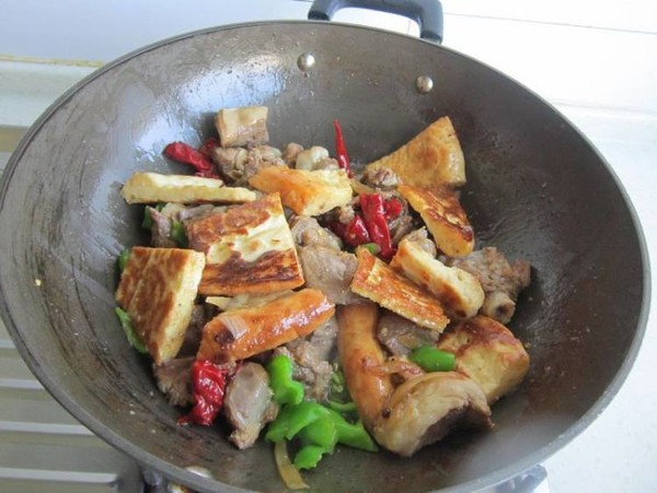 馕燜肉的做法-家常味燜菜譜-易網健康養生網 馕燜肉的做法-家常味燜菜譜
