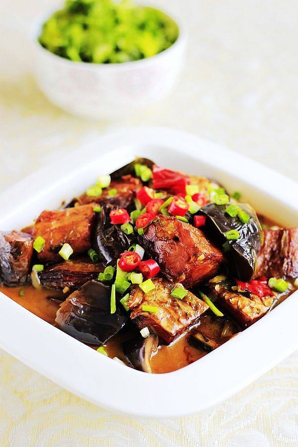 臘魚燒茄子的做法-咸鮮味燒菜譜-易網(wǎng)健康養(yǎng)生網(wǎng) 臘魚燒茄子的做法-咸鮮味燒菜譜