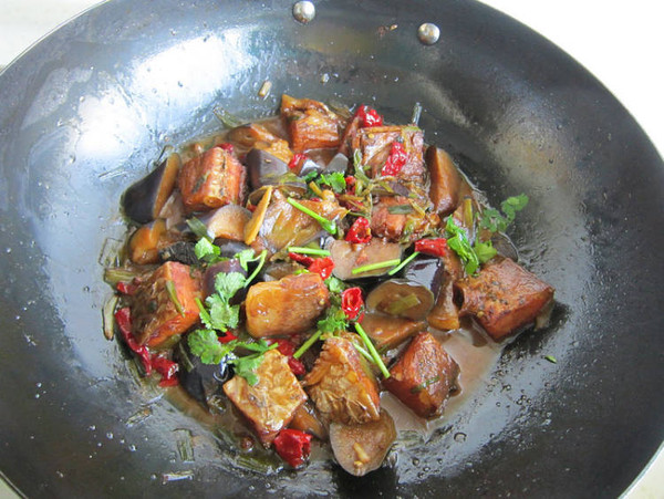 臘魚燒茄子的做法-咸鮮味燒菜譜-易網(wǎng)健康養(yǎng)生網(wǎng) 臘魚燒茄子的做法-咸鮮味燒菜譜