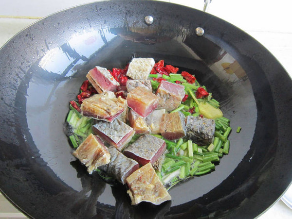 臘魚燒茄子的做法-咸鮮味燒菜譜-易網(wǎng)健康養(yǎng)生網(wǎng) 臘魚燒茄子的做法-咸鮮味燒菜譜