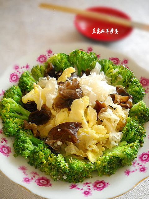蘭花雙耳炒蛋的做法-家常味炒菜譜-易網健康養生網 蘭花雙耳炒蛋的做法-家常味炒菜譜