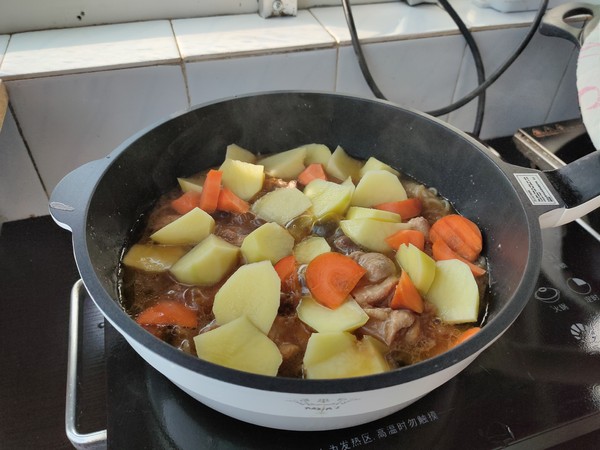 醬香土豆燉雞的做法-家常味燉菜譜-易網健康養生網 醬香土豆燉雞的做法-家常味燉菜譜