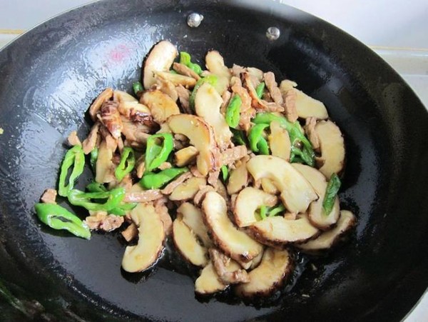 花菇炒肉的做法-家常味炒菜譜