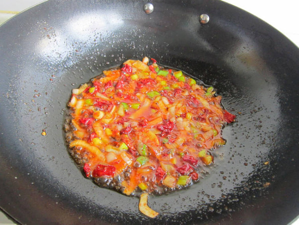 醪糟燒黃花魚(yú)的做法-家常味燒菜譜-易網(wǎng)健康養(yǎng)生網(wǎng) 醪糟燒黃花魚(yú)的做法-家常味燒菜譜