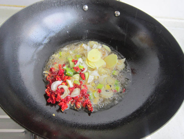 醪糟燒黃花魚(yú)的做法-家常味燒菜譜-易網(wǎng)健康養(yǎng)生網(wǎng) 醪糟燒黃花魚(yú)的做法-家常味燒菜譜