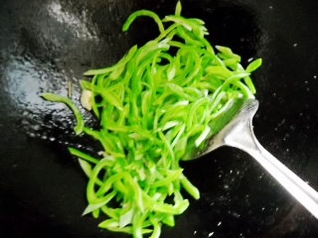 蔥香蛇豆肉絲的做法-蔥香味炒菜譜