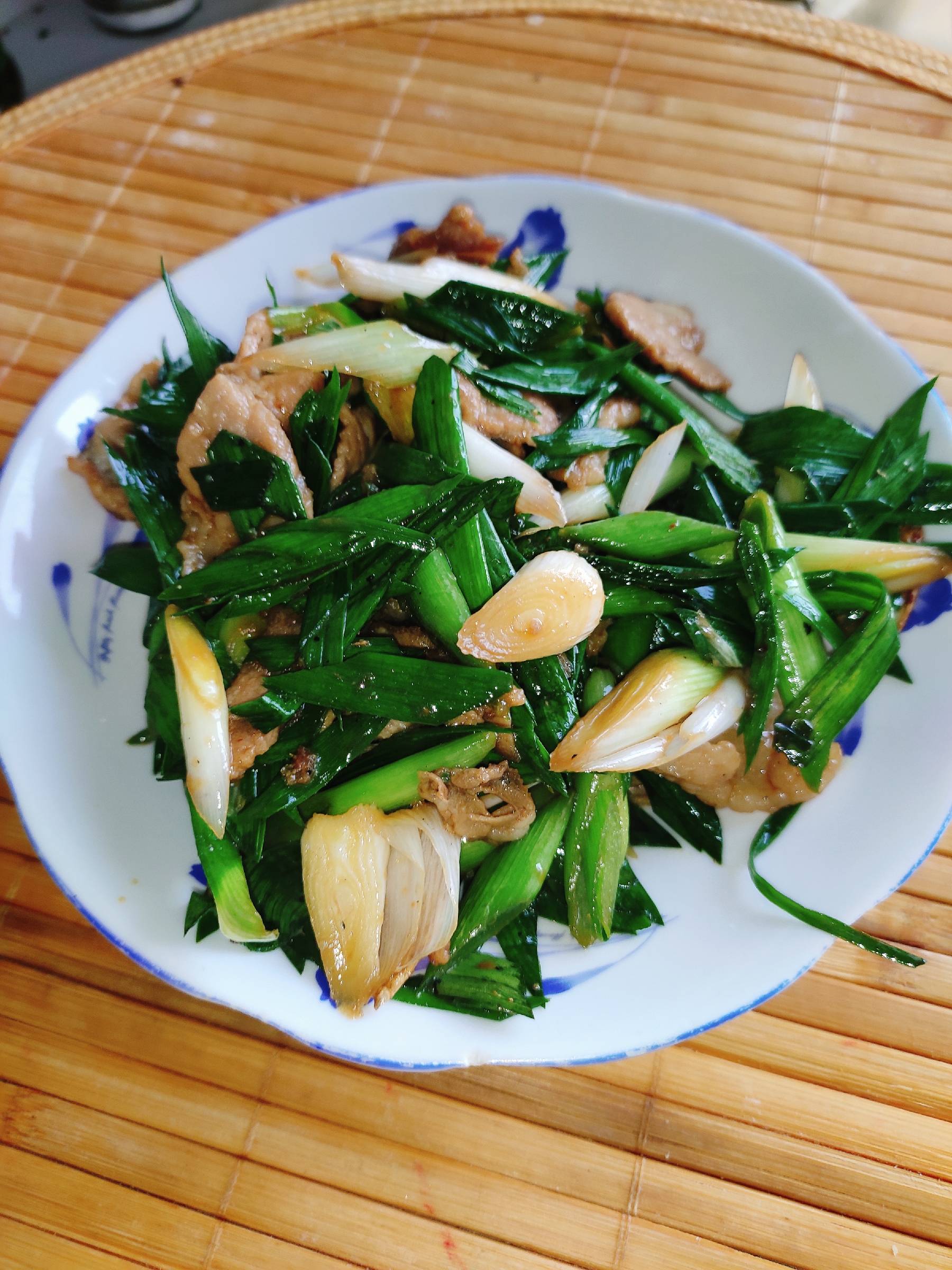 大蒜苗炒肉的做法-咸鮮味炒菜譜-易網健康養生網 大蒜苗炒肉的做法-咸鮮味炒菜譜