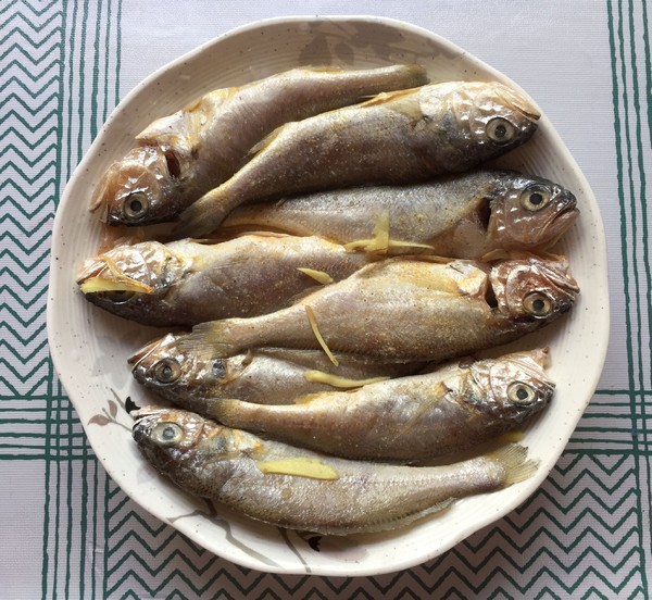 腐竹蒸小黃魚的做法-香辣味蒸菜譜-易網健康養生網 腐竹蒸小黃魚的做法-香辣味蒸菜譜