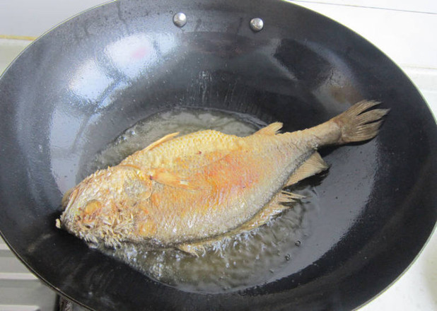 醪糟燒黃花魚(yú)的做法-家常味燒菜譜-易網(wǎng)健康養(yǎng)生網(wǎng) 醪糟燒黃花魚(yú)的做法-家常味燒菜譜
