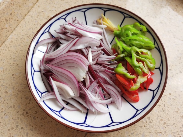 洋蔥炒肉絲的做法-家常味炒菜譜-易網(wǎng)健康養(yǎng)生網(wǎng) 洋蔥炒肉絲的做法-家常味炒菜譜