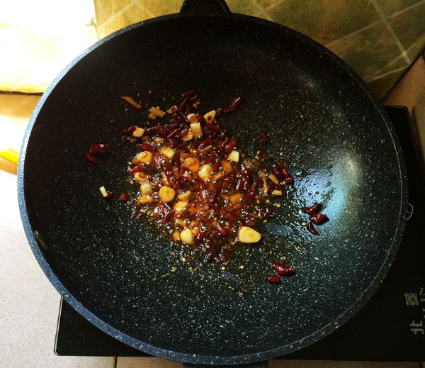 干鍋土豆蝦的做法-香辣味炒菜譜-易網健康養生網 干鍋土豆蝦的做法-香辣味炒菜譜
