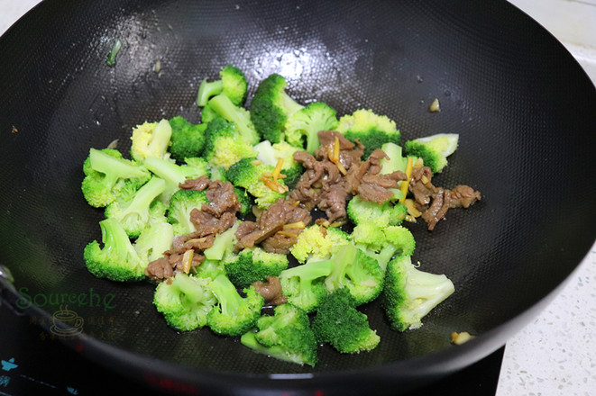 牛肉炒西蘭花的做法-家常味炒菜譜-易網(wǎng)健康養(yǎng)生網(wǎng) 牛肉炒西蘭花的做法-家常味炒菜譜