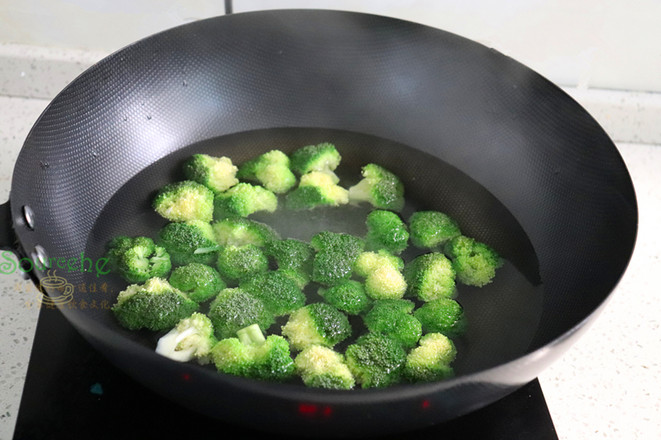 牛肉炒西蘭花的做法-家常味炒菜譜-易網(wǎng)健康養(yǎng)生網(wǎng) 牛肉炒西蘭花的做法-家常味炒菜譜