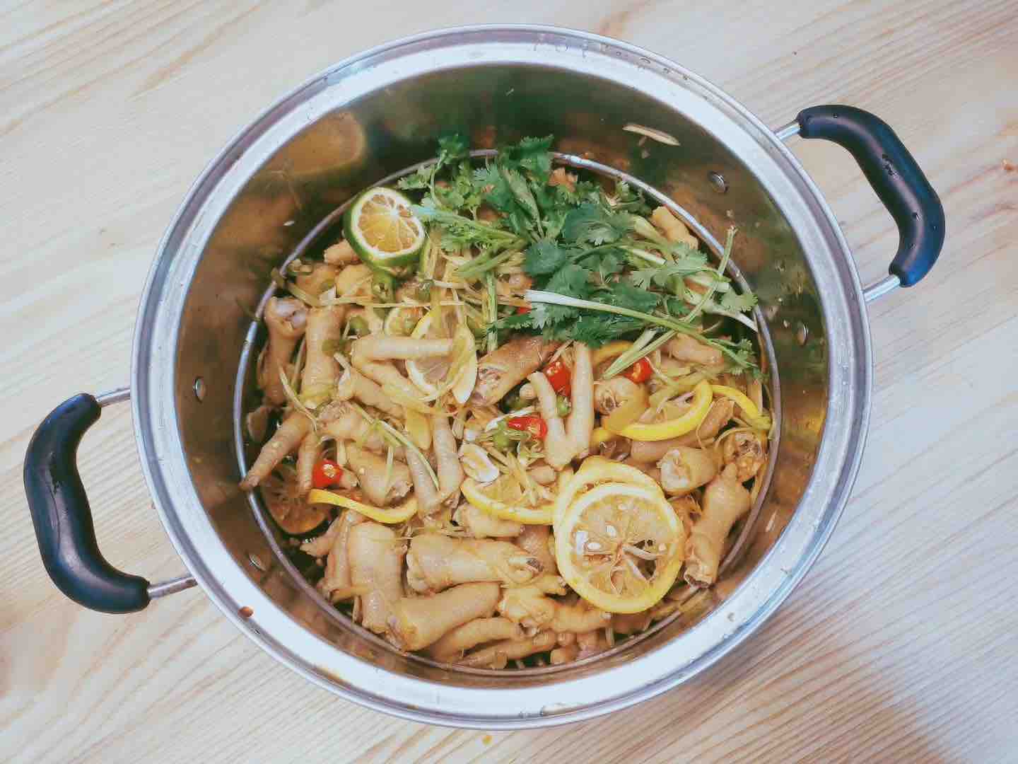 檸檬雞爪的做法-酸辣味泡菜譜-易網(wǎng)健康養(yǎng)生網(wǎng) 檸檬雞爪的做法-酸辣味泡菜譜