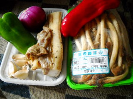 臘肉茶樹菇的做法-咸鮮味干煸菜譜
