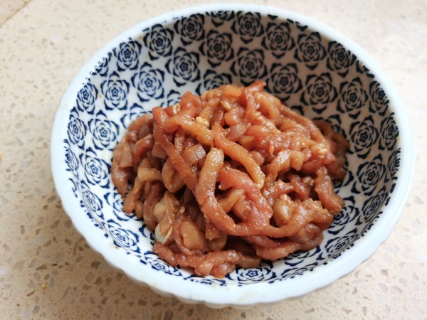 洋蔥炒肉絲的做法-家常味炒菜譜-易網(wǎng)<a href=http://www.aoa7937.com/ target=_blank class=infotextkey>健康養(yǎng)生</a>網(wǎng) 洋蔥炒肉絲的做法-家常味炒菜譜