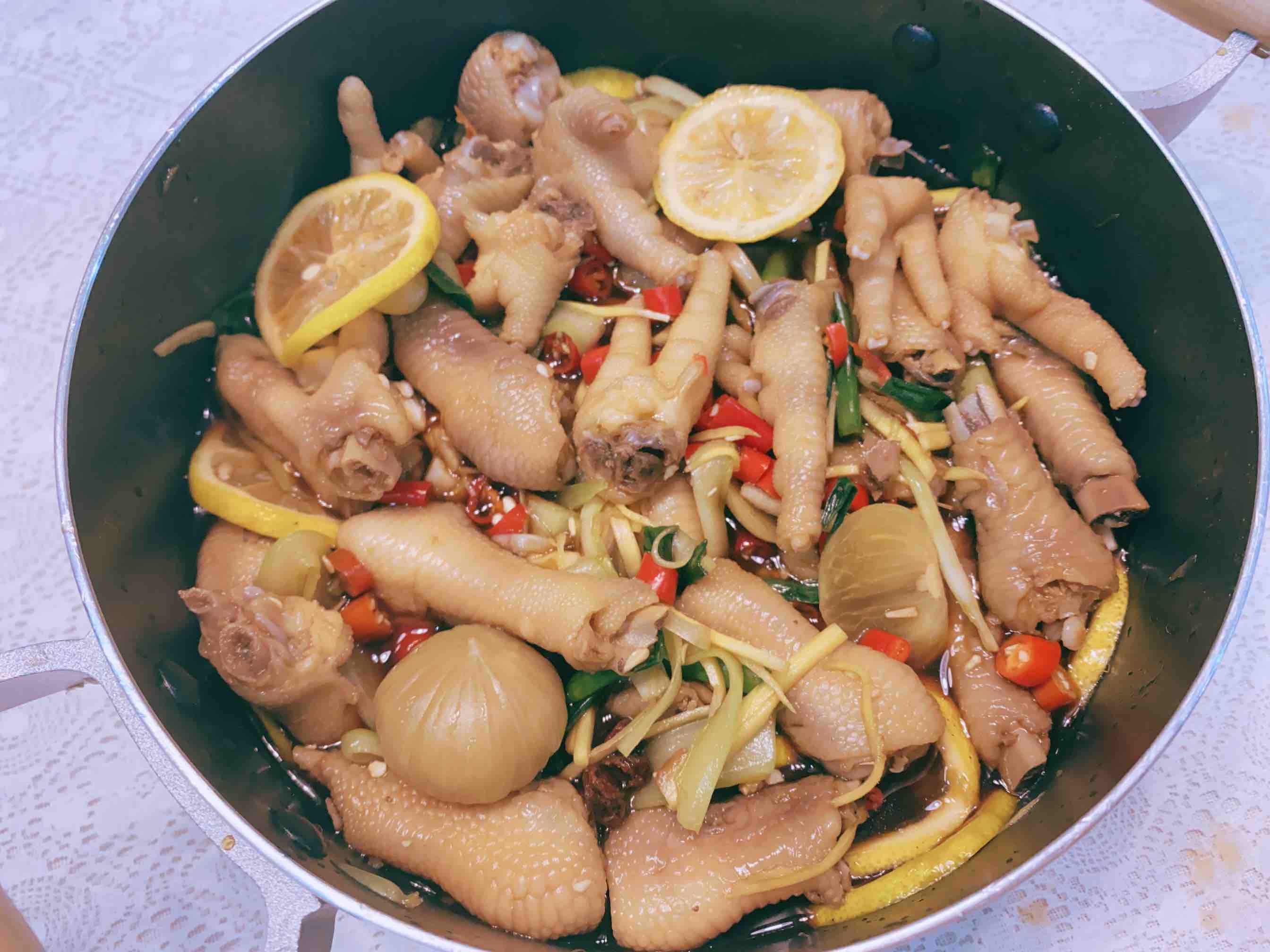 檸檬雞爪的做法-酸辣味泡菜譜-易網(wǎng)健康養(yǎng)生網(wǎng) 檸檬雞爪的做法-酸辣味泡菜譜