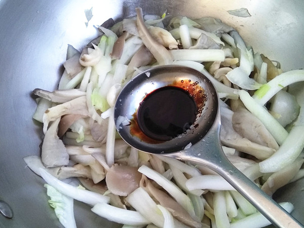大白菜燒平菇的做法-家常味燒菜譜
