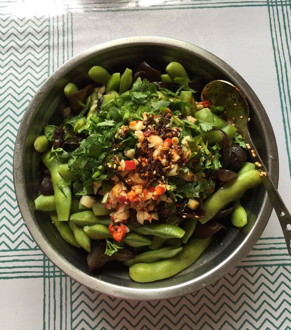 黑木耳拌毛豆的做法-香辣味拌菜譜-易網健康養生網 黑木耳拌毛豆的做法-香辣味拌菜譜