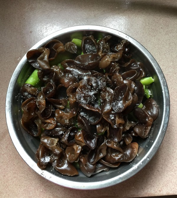 黑木耳拌毛豆的做法-香辣味拌菜譜-易網健康養生網 黑木耳拌毛豆的做法-香辣味拌菜譜
