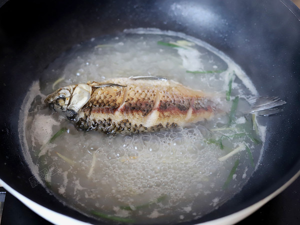 冬瓜鯽魚湯的做法-家常味煮菜譜-易網(wǎng)健康養(yǎng)生網(wǎng) 冬瓜鯽魚湯的做法-家常味煮菜譜
