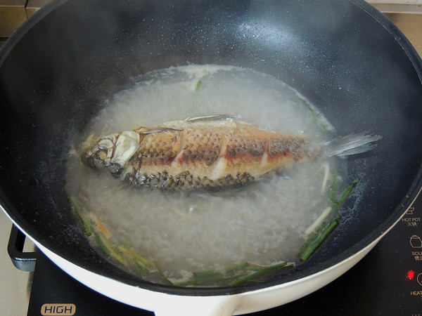 冬瓜鯽魚湯的做法-家常味煮菜譜-易網(wǎng)健康養(yǎng)生網(wǎng) 冬瓜鯽魚湯的做法-家常味煮菜譜
