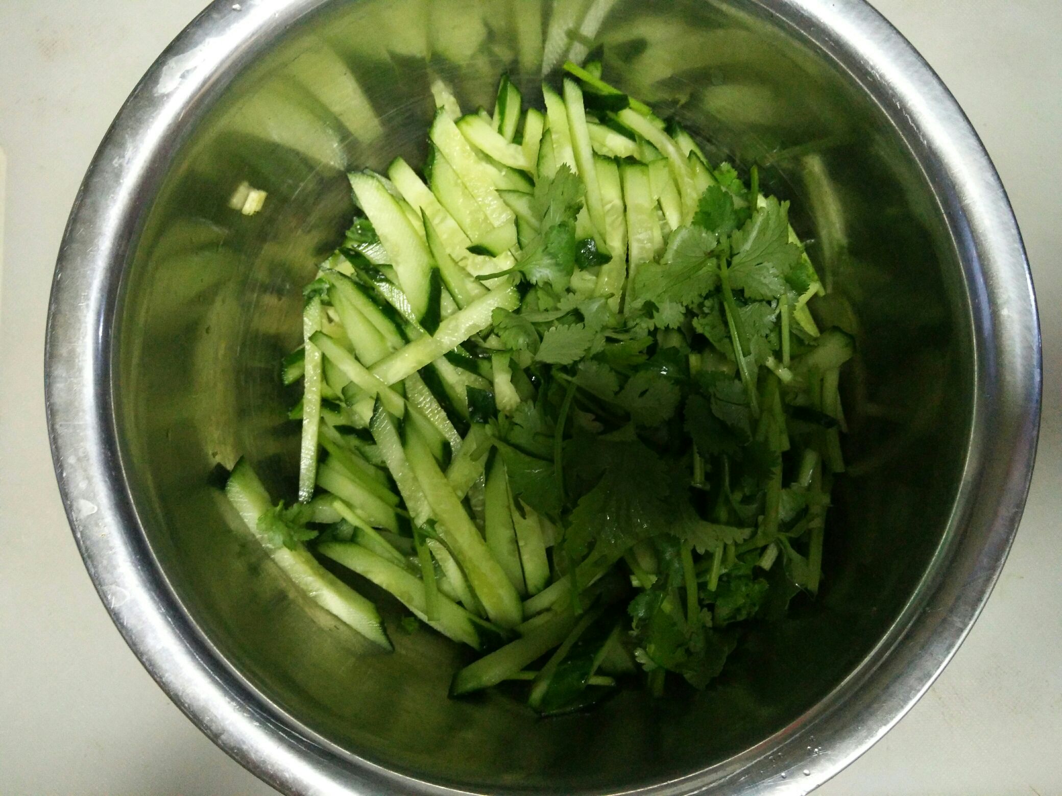 辣條拌黃瓜的做法-麻辣味拌菜譜
