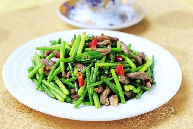 蒜薹炒羊肉的做法-家常味炒菜譜-易網(wǎng)健康養(yǎng)生網(wǎng) 蒜薹炒羊肉的做法-家常味炒菜譜