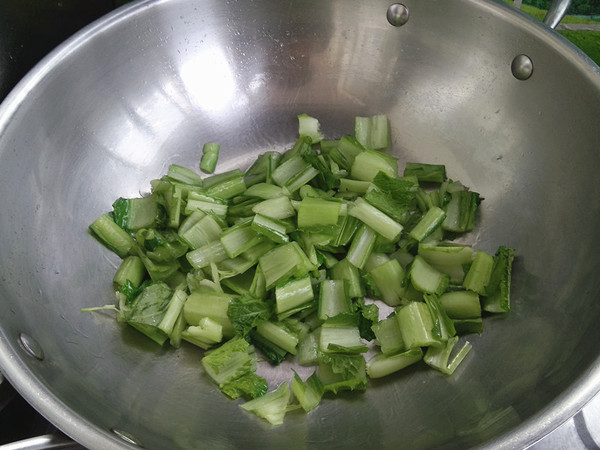 碧綠小白菜炒肉腸的做法-咸鮮味炒菜譜