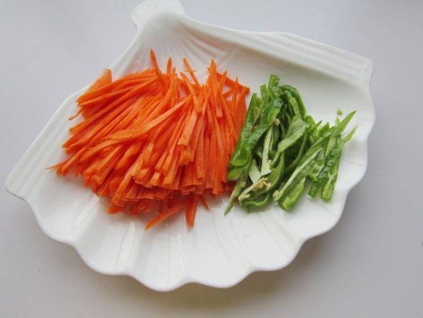 胡蘿卜黃豆芽炒肉的做法-家常味炒菜譜-易網健康養生網 胡蘿卜黃豆芽炒肉的做法-家常味炒菜譜