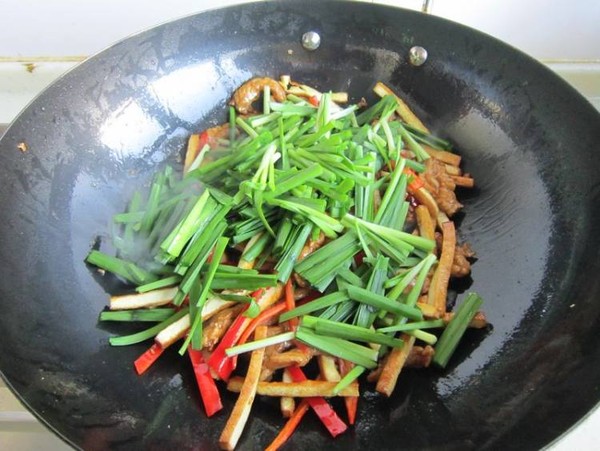 韭菜香干炒羊肉的做法-家常味炒菜譜