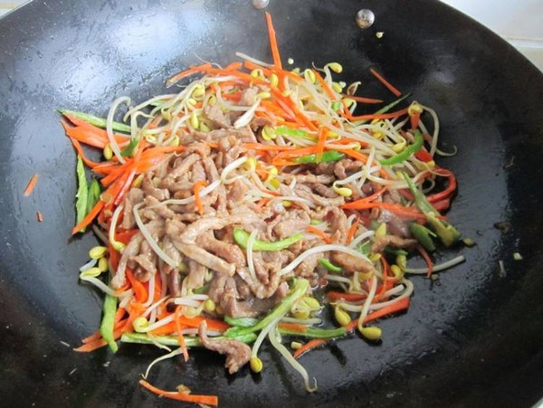 胡蘿卜黃豆芽炒肉的做法-家常味炒菜譜-易網健康養生網 胡蘿卜黃豆芽炒肉的做法-家常味炒菜譜