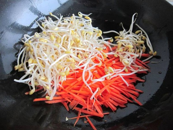 胡蘿卜黃豆芽炒肉的做法-家常味炒菜譜-易網健康養生網 胡蘿卜黃豆芽炒肉的做法-家常味炒菜譜