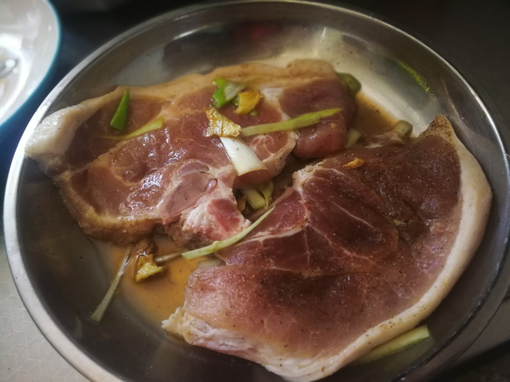紅燒豬大排的做法-咸鮮味燒菜譜-易網(wǎng)<a href=http://www.aoa7937.com/ target=_blank class=infotextkey>健康養(yǎng)生</a>網(wǎng) 紅燒豬大排的做法-咸鮮味燒菜譜
