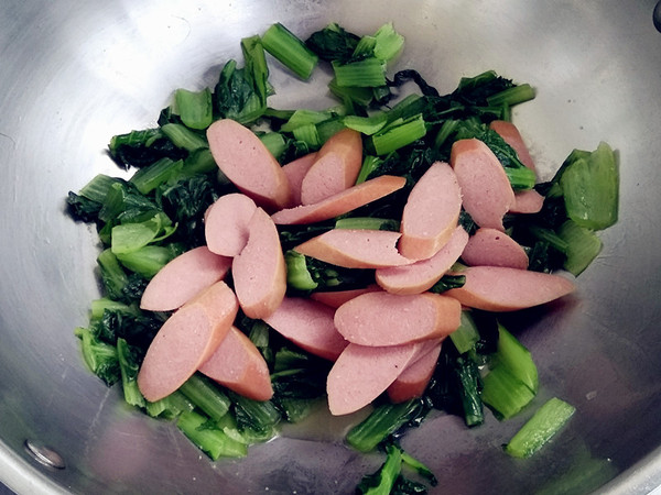 碧綠小白菜炒肉腸的做法-咸鮮味炒菜譜