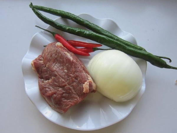 紅燜牛肉的做法-家常味燜菜譜-易網<a href=http://www.aoa7937.com/ target=_blank class=infotextkey>健康養生</a>網 紅燜牛肉的做法-家常味燜菜譜