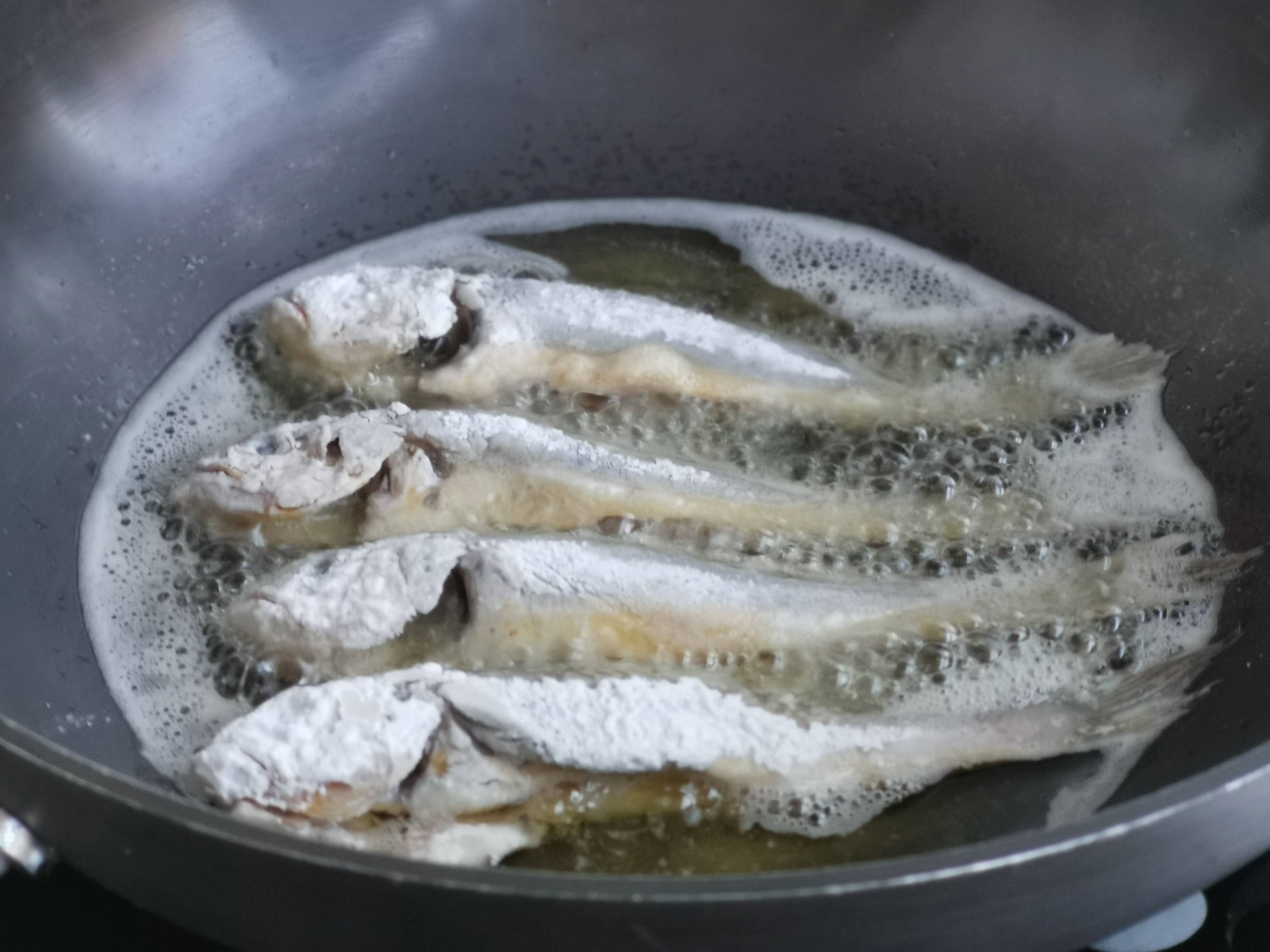 干炸小黃魚的做法-其它口味炸菜譜
