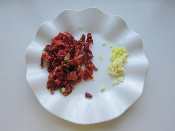 酸菜粉條羊肉的做法-家常味炒菜譜-易網健康養生網 酸菜粉條羊肉的做法-家常味炒菜譜