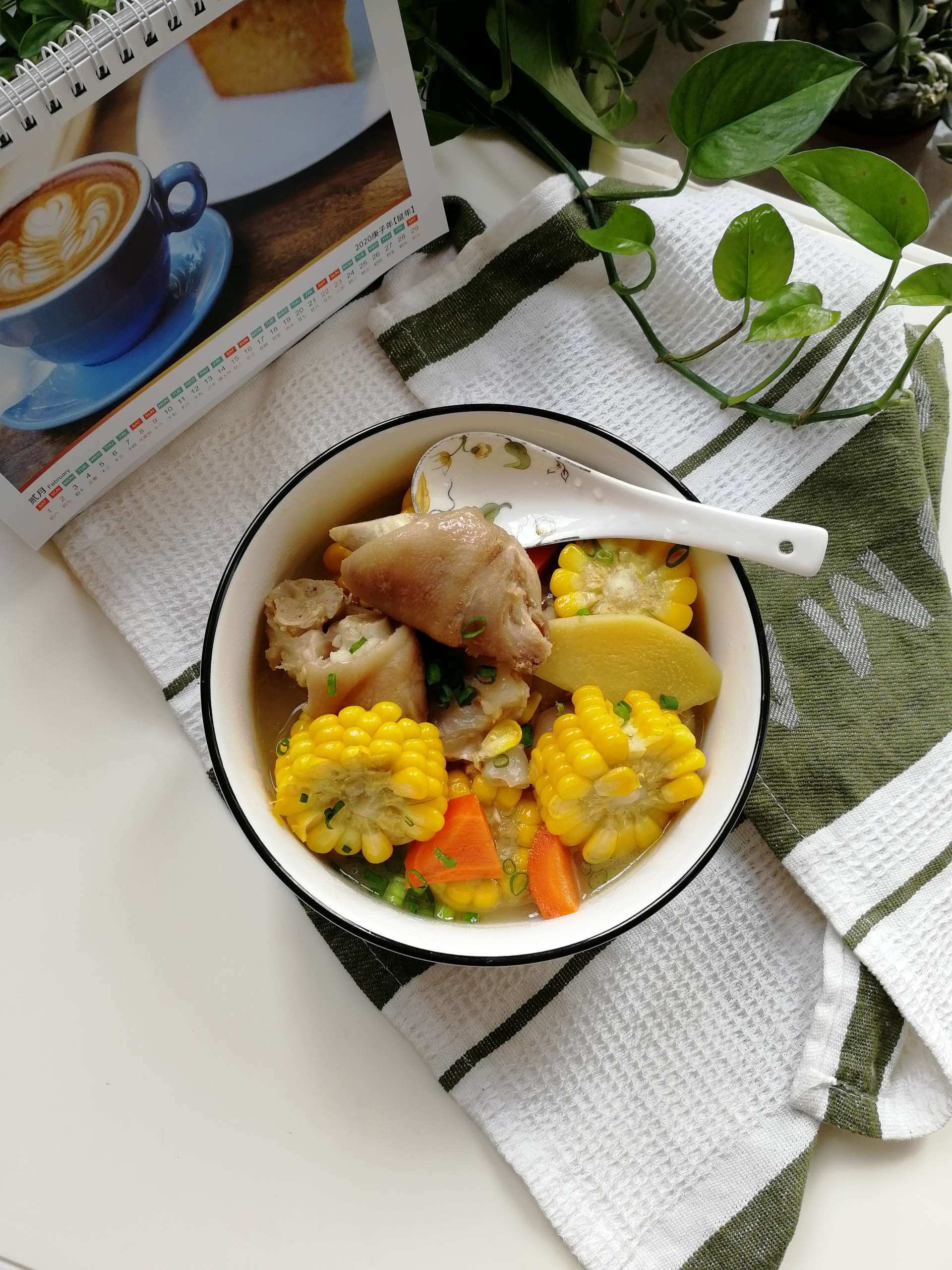 豬腳玉米湯的做法-咸鮮味燉菜譜-易網(wǎng)健康養(yǎng)生網(wǎng) 豬腳玉米湯的做法-咸鮮味燉菜譜