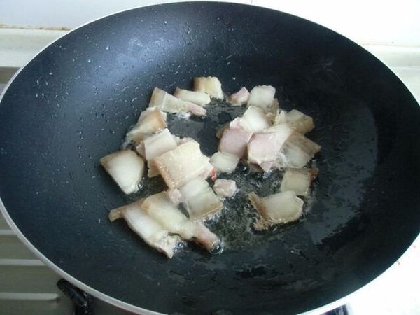 土豆燜咸肉的做法-家常味燜菜譜