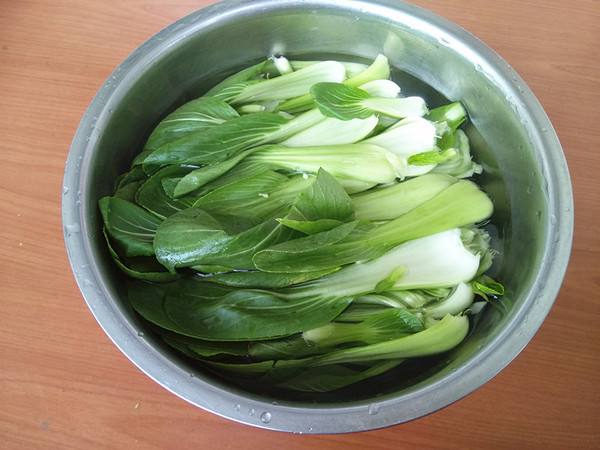 鳳尾蘑炒油菜的做法-家常味炒菜譜