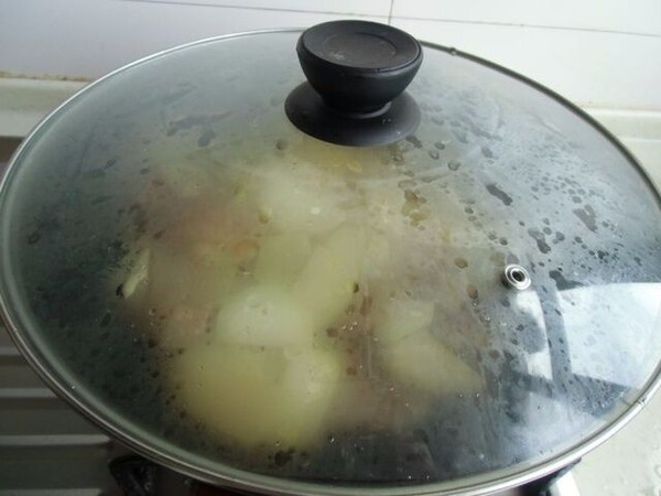 土豆燜咸肉的做法-家常味燜菜譜
