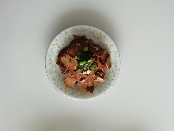 蔥花涼拌豬肝的做法-家常味拌菜譜-易網健康養生網 蔥花涼拌豬肝的做法-家常味拌菜譜