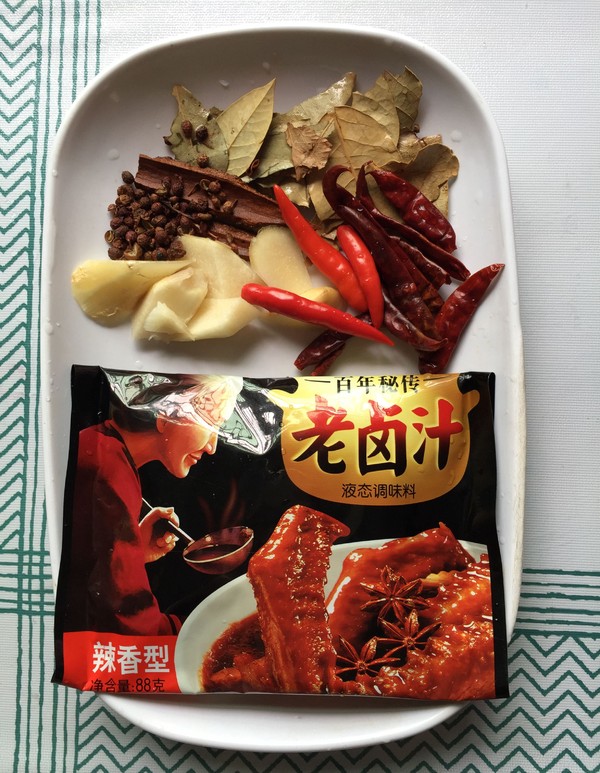 香鹵豬耳的做法-醬香味鹵菜譜